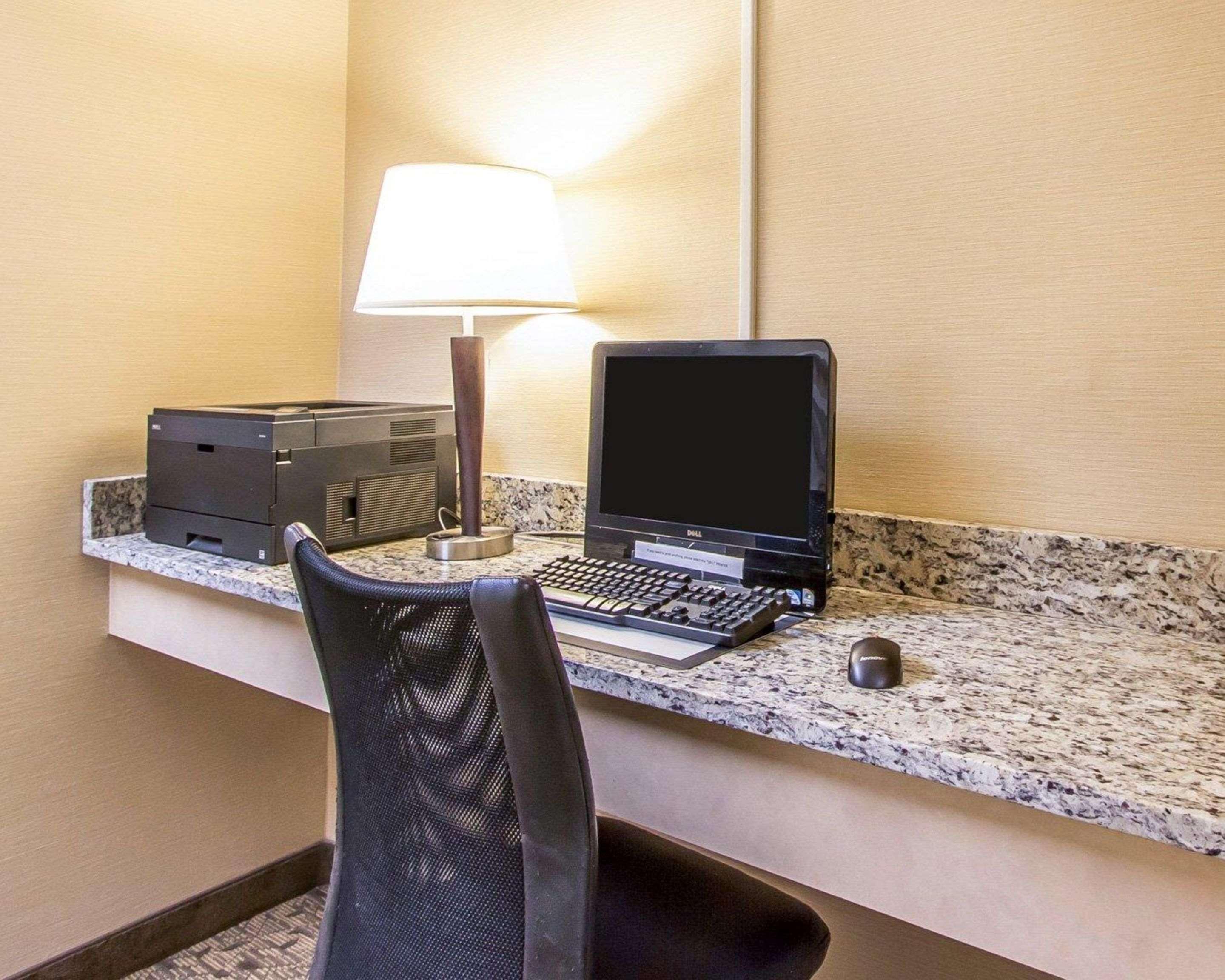 เมนสเตย์ สวีท Hotel เบรนท์วูด ภายนอก รูปภาพ